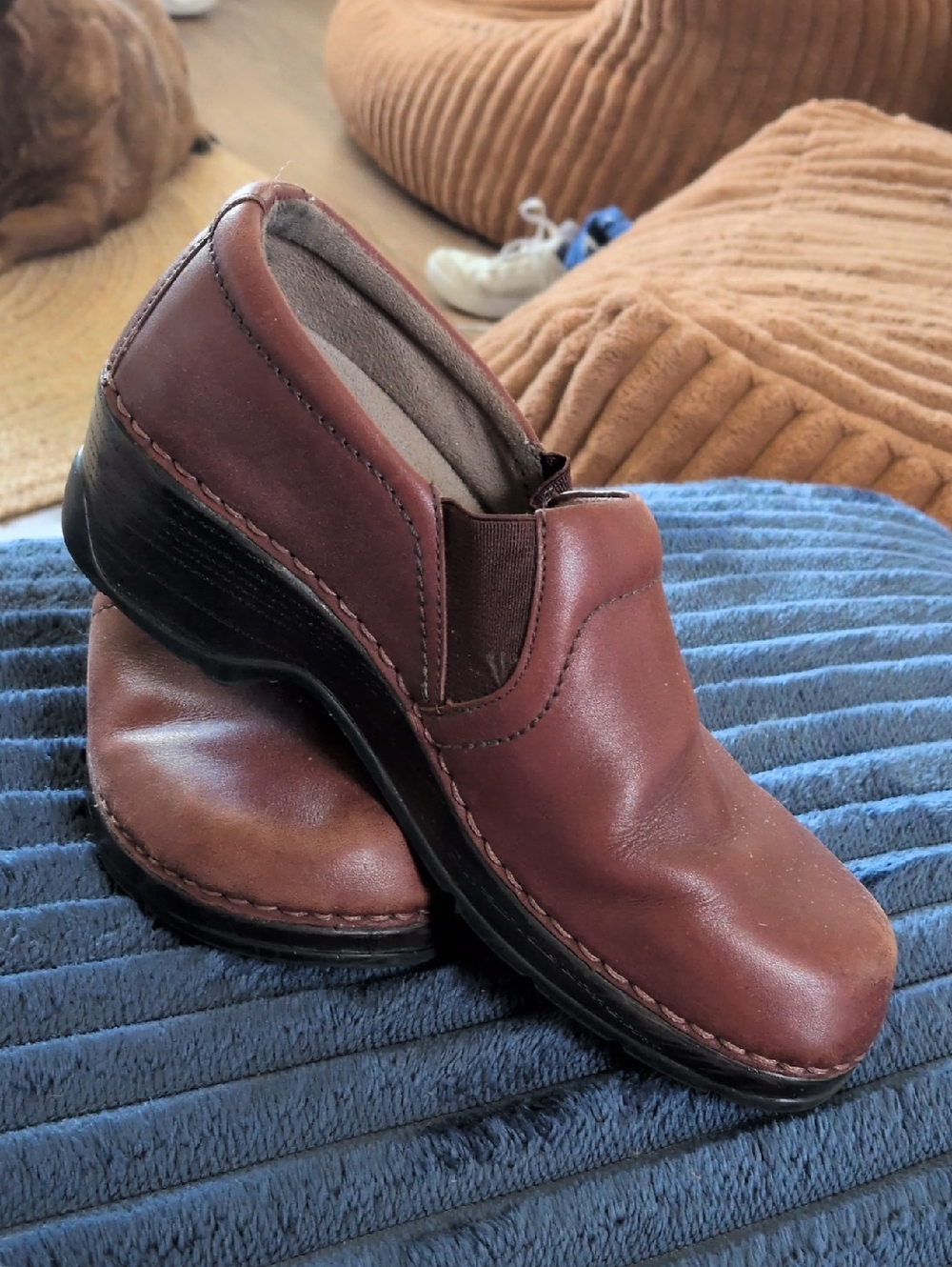 Klogs Womens Slip-On Loafers in Chestnut Brown